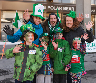 Some of the spectators (Toronto St Patrick's Day Parade, 2017)
Photo by David Johns
Keywords: 2017