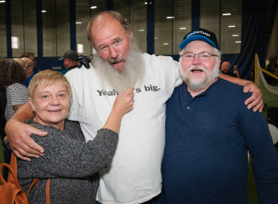 Keith Dearlove flanked by some friends (Oktobercorps rehearsal, October 6, 2018)
Photo by David Johns
Keywords: 2018
