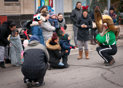 Keith entertaining the kids, Optimists Alumni (Etobicoke Santa Parade, 2018)
Photo by David Johns
Keywords: 2018
