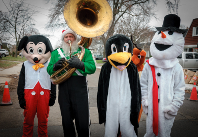 Keith with some friends (Etobicoke Santa Parade, 2018)
Photo by Eric McConachie
Keywords: 2018