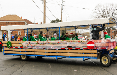 Optimists Alumni on the People Mover (Etobicoke Santa Parade, 2018)
Photo by Eric McConachie
Keywords: 2018