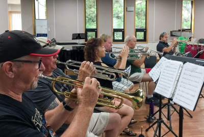 Optimists Alumni rehearsing (Jeju, South Korea, 2019)
Photo by Laura and Lindsay Weiler
Keywords: 2019