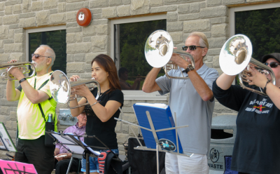 Bob, Seung Ah, Mark and Liz, Optimists Alumni (Woods BBQ, 2019)
Photo by Eric McConachie
Keywords: 2019