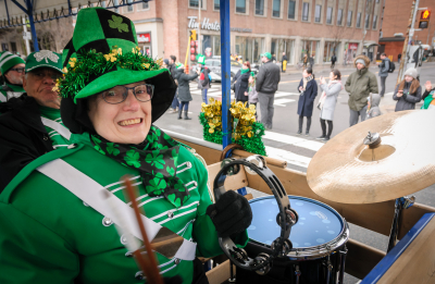 Judy Ferguson (Joe Gianna behind her), Optimists Alumni (Toronto St Pat's Parade, 2019)
Photo by Eric McConachie
Keywords: 2019