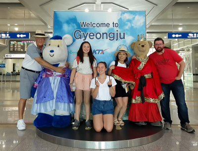 Mike, Lindsay, Laura, Soo and Matt with some friends, Optimists Alumni (Jeju, South Korea, 2019)
Keywords: 2019