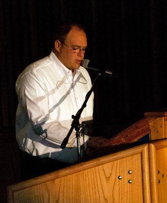 Kevin Matthew, master of ceremonies (Simcoe, 2012)
Photo by Eric McConachie
Keywords: 2012