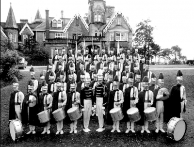 Del, at the school, in front of the Brothers' residence (1964 ?)
Keywords: 1964