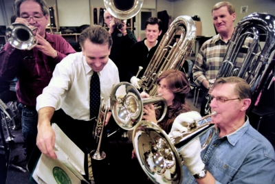 Rehearsing at St Mike's (2007)
L-R: Ron Chong, Jamie Oatt; Bill Kellas (Contra), Jason Filipchuk (Contra), Pat Buttigieg (Tunney), Phill Hennings, Mel Dey (contra)
Photo by Dave Johns
Keywords: 2007