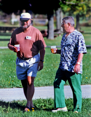 Vern Johansson and Albert Brenner (1998 Reunion picnic)
Photo by Frans Rood
Keywords: 1998