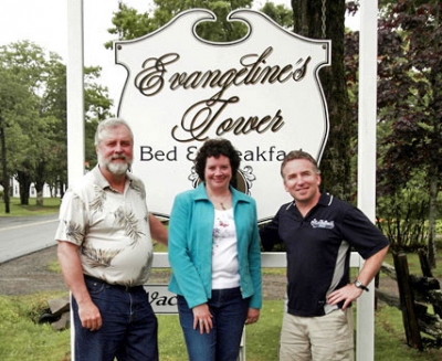 Brian & Sue Hogan with Jamie Oatt, at Jamie's B&B (2009)
Submitted by Brian
Keywords: 2009