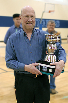 Barry Bell with his 75th birthday "trophy" (2009)
Photo by Eric McConachie & David Jhns
Keywords: 2009
