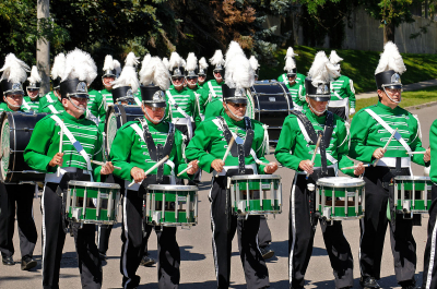 Marching to Cawthra Gardens to play for Wayne Dean (2008)
Photo by Peter McCusker
Keywords: 2008