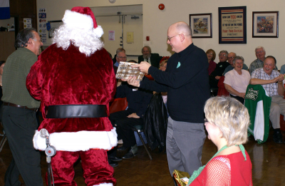 Santa and Dave Burgess (January Party, 2008)
Photo by Tom Mellors
Keywords: 2008