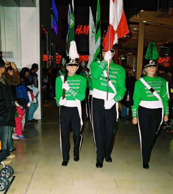 Optimists Alumni (Yorkdale Santa Claus Parade, 2007)
Photo by Eric McConachie
Keywords: 2007