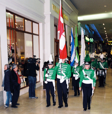 Optimists Alumni (Yorkdale Santa Claus Parade, 2007)
Photo by Eric McConachie
Keywords: 2007