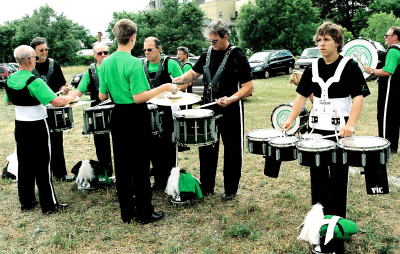 Playing the show after the Cambridge parade (2007)
Photo by Eric McConachie
Keywords: 2007