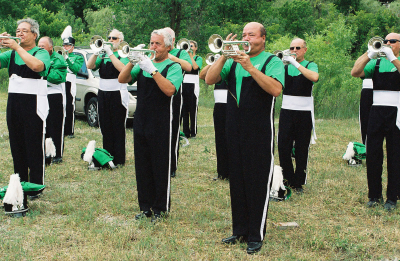 Optimists Alumni playing after the parade (Cambridge, 2007)
Photo by Eric McConachie
Keywords: 2007