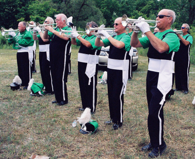 Optimists Alumni playing after the parade (Cambridge, 2007)
Photo by Eric McConachie
Keywords: 2007