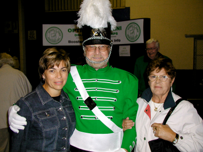 Debbie Bruce (Bell), Barry Bell and Pat Bell (Waterloo, 2007)
Photo by Hans Boehnke
Keywords: 2007