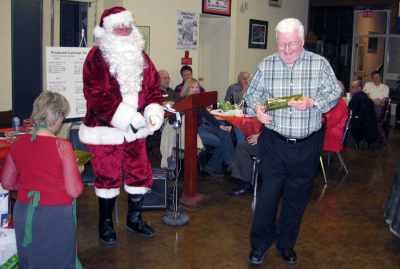 Jim Dwyer with Santa (2008)
Submitted by Phil Hennings
Keywords: 2008