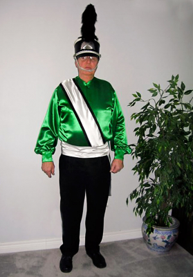 Phil Hennings in "the Alumni uniform that never was" (2006)
Keywords: 2006