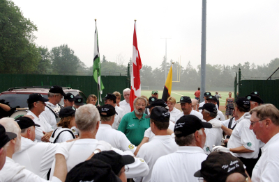Optimists Alumni singing the Corps song (Waterloo, 2006)
Photo by Peter McCusker
Keywords: 2006