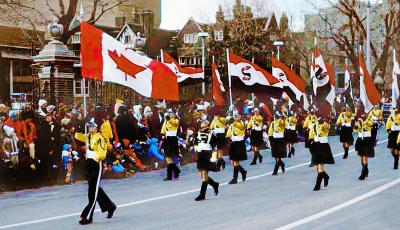 Seneca Optimists carrying Seneca College flags (Toronto Santa Claus parade, 1977?)
Keywords: 1977