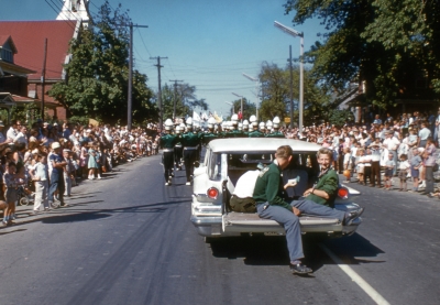 Toronto Optimists with Terry McKolskey on the tailgate of Mr Copps' station wagon (Merritton, 1960)
Photo by Don Daber
Keywords: 1960