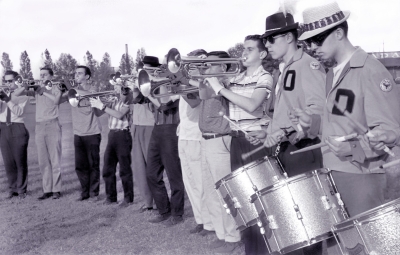 L-R on Right: Cliff Von Zuben (baritone), Rick Scanlon, Paul Mosley, De la Salle practicing (Toronto Waterfront, 1960)
Photo by Don Daber
Keywords: 1960 De-La-Salle