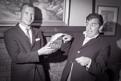 Barry Bell (left) and Jim McConkey kidding around (1962)
Photo by Don Daber
Keywords: 1962