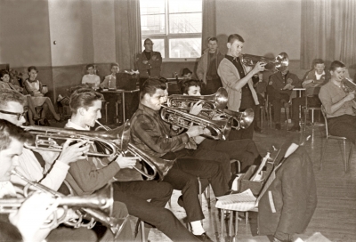 Terry McKolskey playing a solo (Rehearsal, 1964)
Photo by Don Daber
Keywords: 1964