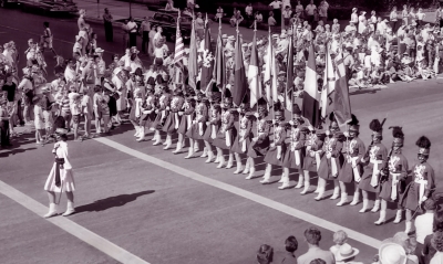 Boston Crusaders Color Guard (Great Circus Parade, Milwaukee, WI, 1964)
Photo by Don Daber
Keywords: 1964