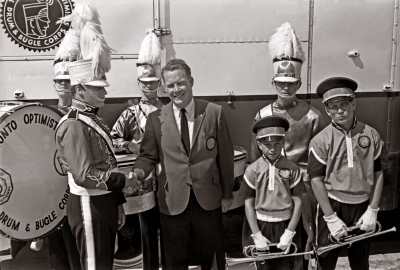 Promo shot: Vern Johansson, Don Daber, Optimist cadets and others (1969)
Unknown photographer
Keywords: 1969