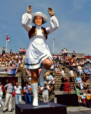 Cathy Sichewski, Drum Major of the Ventures (Centennial Stadium, Kitchener, 1978)
Photo by Eric McConachie
Keywords: 1978